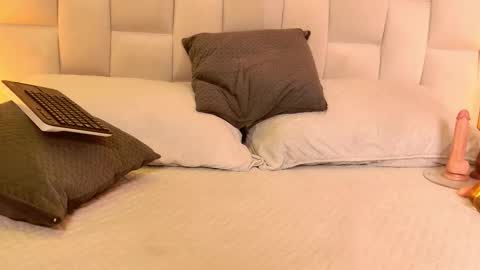 Paulina  online show from 5, 12, 2025