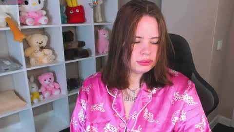 Snapshot of pauline_moore chatting on 22, 5, 2026 Erica online show from 22, 5, 2026