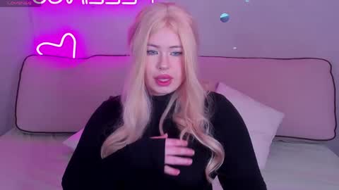 Snapshot of pauline_moore chatting on 24, 5, 2026 Erica online show from 24, 5, 2026