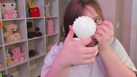 Snapshot of pauline_moore chatting on 25, 5, 2026 Erica online show from 25, 5, 2026