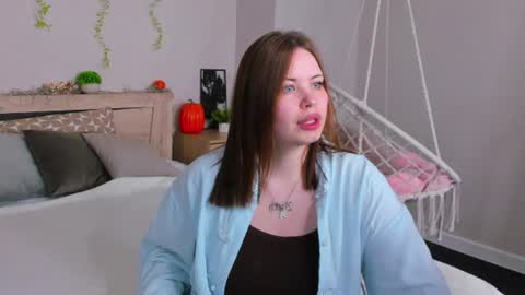 Snapshot of pauline_moore chatting on 14, 6, 2026 Erica online show from 14, 6, 2026