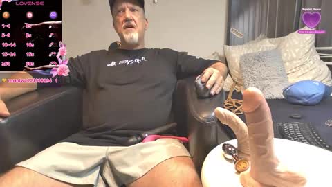 Snapshot of peacetous chatting on 8, 11, 2025 Marc online show from 8, 11, 2025