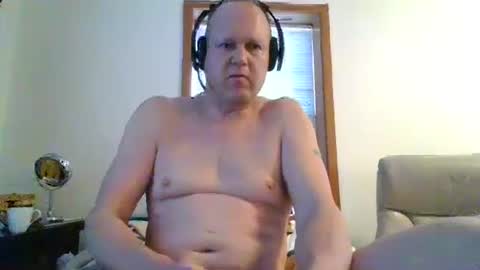 Snapshot of peachgigolo chatting on 11, 3, 2025 PEach online show from 11, 3, 2025