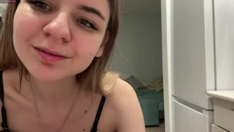 Snapshot of peachy_keens chatting on 5, 4, 2026 Peachy online show from 5, 4, 2026