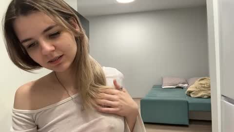 Snapshot of peachy_keens chatting on 19, 4, 2026 Peachy online show from 19, 4, 2026