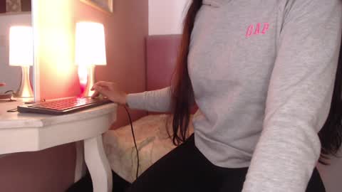 Snapshot of pearl_3 chatting on 12, 12, 2024 Pearl online show from 12, 12, 2024