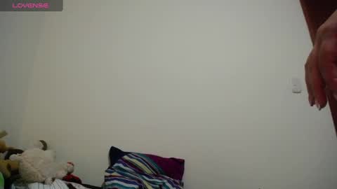 Snapshot of pearl_3 chatting on 25, 2, 2025 Pearl online show from 25, 2, 2025