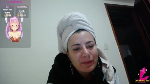 Snapshot of pearl_3 chatting on 1, 3, 2025 Pearl online show from 1, 3, 2025