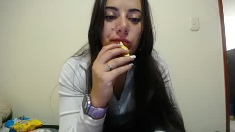 Snapshot of pearl_3 chatting on 12, 3, 2025 Pearl online show from 12, 3, 2025