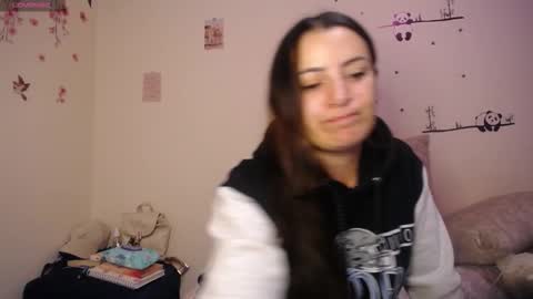 Snapshot of pearl_3 chatting on 20, 11, 2025 Pearl online show from 20, 11, 2025