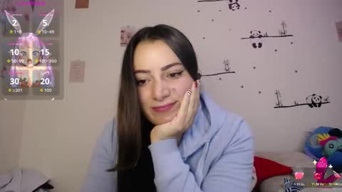 Snapshot of pearl_3 chatting on 4, 12, 2025 Pearl online show from 4, 12, 2025