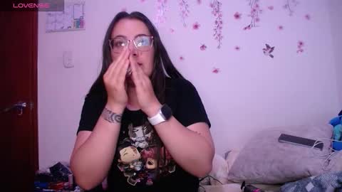 Snapshot of pearl_3 chatting on 6, 3, 2026 Pearl online show from 6, 3, 2026