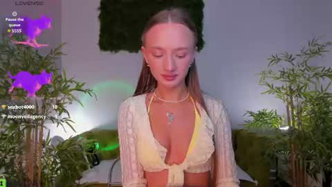Snapshot of pearl_bloom chatting on 23, 6, 2026 Sex Leah online show from 23, 6, 2026