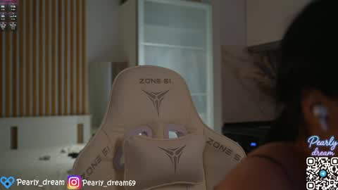 Snapshot of pearly_dream chatting on 18, 4, 2026 Leo online show from 18, 4, 2026