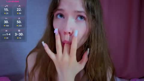 pearly_peach_ online show from 11, 6, 2026