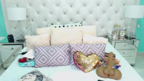 Snapshot of penelopelaurent chatting on 11, 9, 2025 Penelope Laurent online show from 11, 9, 2025