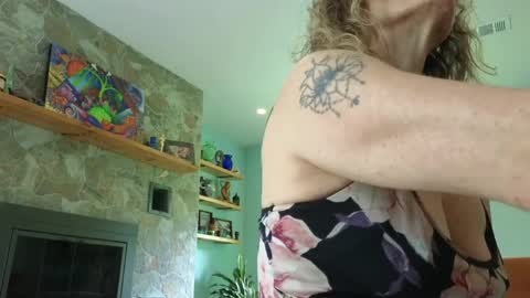 Snapshot of peppermintdusty chatting on 29, 4, 2026 Peppermint and Dusty online show from 29, 4, 2026