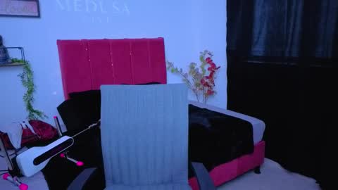 pequitasmedusa9 online show from 7, 10, 2025