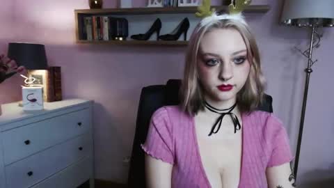 Snapshot of perfect_madeline chatting on 23, 12, 2024 Madeline online show from 23, 12, 2024