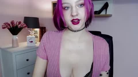 Snapshot of perfect_madeline chatting on 12, 1, 2025 Madeline online show from 12, 1, 2025