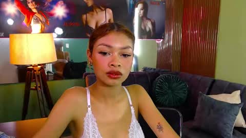 Snapshot of perla_st chatting on 4, 3, 2025 Perla online show from 4, 3, 2025