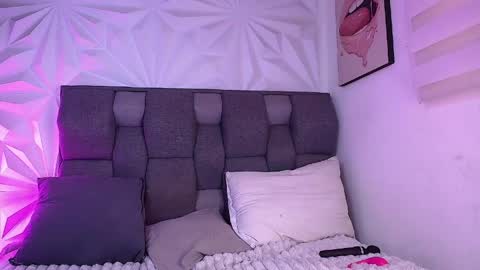 Snapshot of perlaa_moon_ chatting on 22, 4, 2026 PERLA online show from 22, 4, 2026