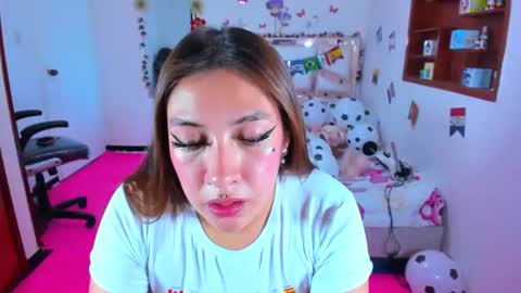 Snapshot of perlabeautiful chatting on 25, 6, 2026 PERLA online show from 25, 6, 2026
