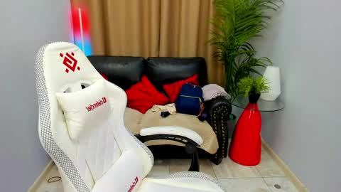 Snapshot of persinaky chatting on 4, 5, 2026 horror flying on the wings of the night.... online show from 4, 5, 2026