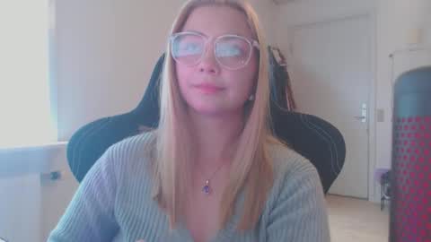 petalkiss online show from 10, 9, 2025