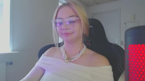 petalkiss online show from 16, 9, 2025