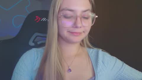 petalkiss online show from 7, 10, 2025
