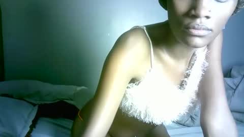 Snapshot of petite_africana001 chatting on 27, 5, 2026 petite_africana001 online show from 27, 5, 2026