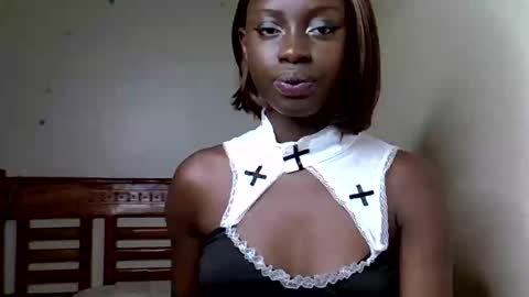 Snapshot of petite_charm chatting on 9, 4, 2026 Charm online show from 9, 4, 2026