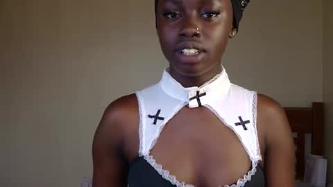 Snapshot of petite_charm chatting on 27, 4, 2026 Charm online show from 27, 4, 2026