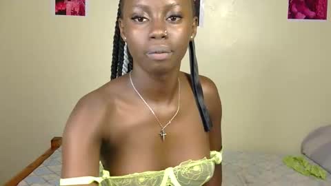 Snapshot of petite_charm chatting on 20, 5, 2026 Charm online show from 20, 5, 2026