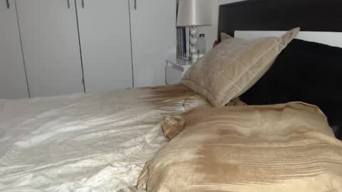 Snapshot of petite_danielle chatting on 27, 11, 2025 petite_danielle online show from 27, 11, 2025