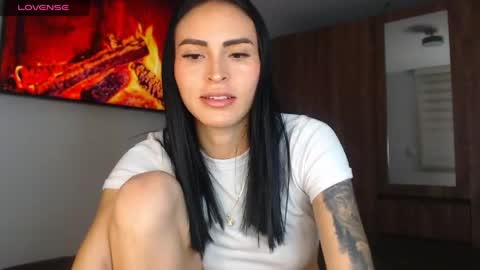 Snapshot of petite_linda chatting on 23, 5, 2026 Linda online show from 23, 5, 2026