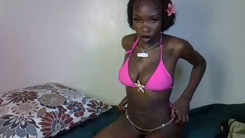 Snapshot of petite_lunar chatting on 19, 10, 2025 Lunar online show from 19, 10, 2025