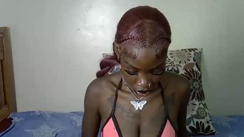 Snapshot of petite_lunar chatting on 28, 10, 2025 Lunar online show from 28, 10, 2025