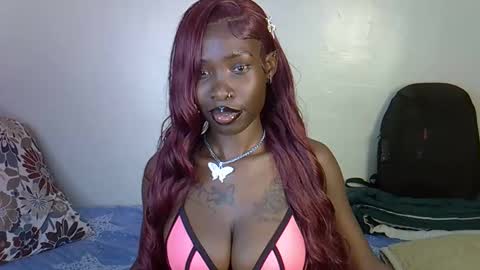 Snapshot of petite_lunar chatting on 5, 11, 2025 Lunar online show from 5, 11, 2025