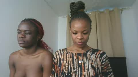 Snapshot of petite_luxe1 chatting on 1, 8, 2026 Luxe online show from 1, 8, 2026