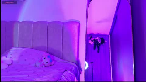 Snapshot of petite_marie_ chatting on 31, 10, 2025 petite_marie_ online show from 31, 10, 2025