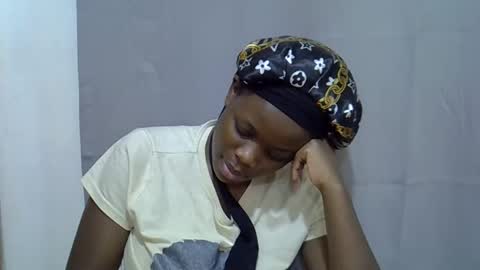 petite_melan online show from 29, 9, 2025