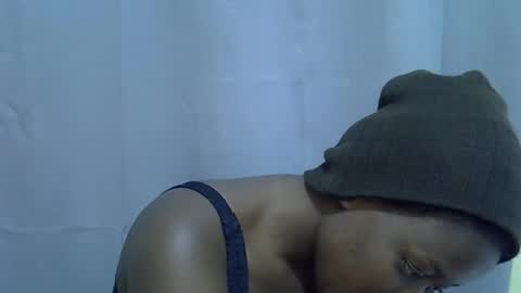 petite_melan online show from 7, 10, 2025