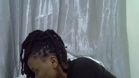 petite_melan online show from 31, 10, 2025