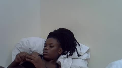 petite_melan online show from 12, 11, 2025