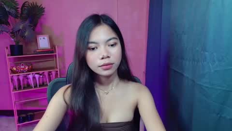 Snapshot of petite_novy chatting on 4, 3, 2025 Novy online show from 4, 3, 2025