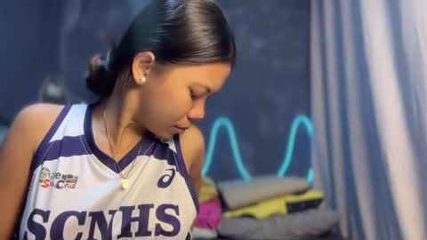 Snapshot of petite_novy chatting on 28, 3, 2026 Novy online show from 28, 3, 2026