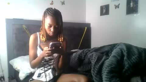 Snapshot of petite_queen69 chatting on 8, 6, 2026 petite_queen69 online show from 8, 6, 2026