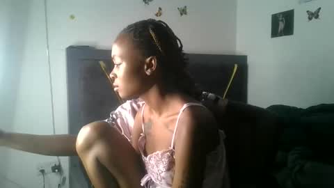 Snapshot of petite_queen69 chatting on 10, 6, 2026 petite_queen69 online show from 10, 6, 2026